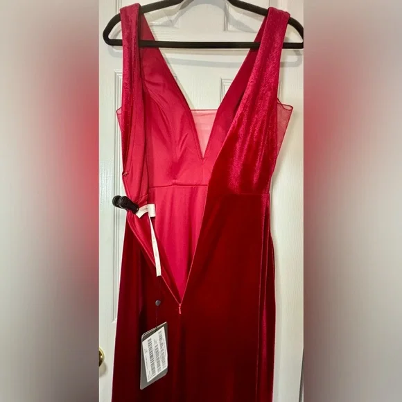 NWT COCOMELODY SZ 6 DEEP RED Velvet V Neckline With An A-Line Silhouette - Picture 4 of 9